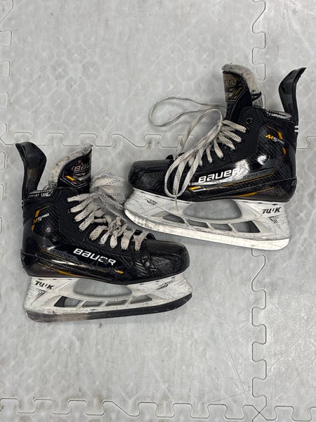 Senior Bauer Supreme M5 Pro Hockey Skates 7.5 (Used)