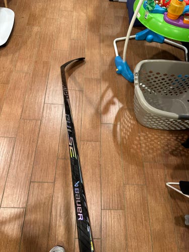 Senior Bauer Pulse Left Hand Hockey Stick P28 70 Flex (New)