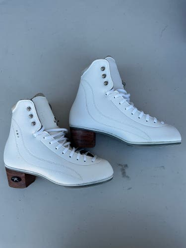 White Riedell Vega Figure Skates B Adult 4 (New) 6306 ES2