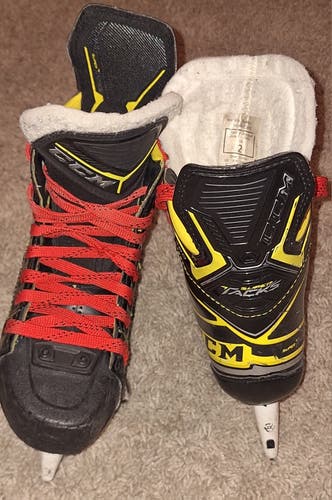2018 CCM Super Tacks 9380 Hockey Skates Regular Width D Pro Stock Size 2 (Used)