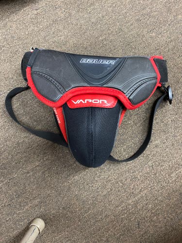 INT Bauer Vapor goalie cup