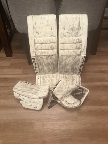 34" 2024 True Catalyst PX3 Regular Goalie Full Set (Used)