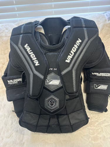 XL Vaughn Velocity V10 Pro Carbon Goalie Chest Protector (Used)