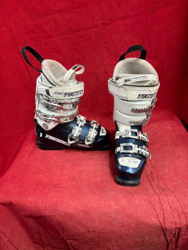 Ski Boots: Mondo 23 & 23.5 Tecnica Ski Boots (Used)