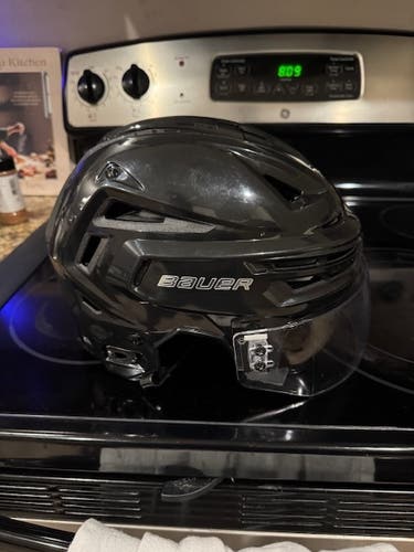 Large Bauer Re-Akt 155 Helmet (Used)