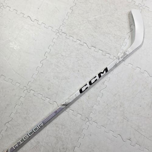 Single-CCM Ribcor Trigger 9 Pro RH P28 75 Flex Hockey Stick-White(New)