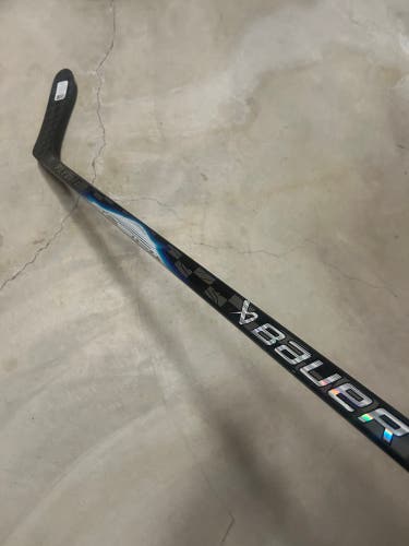 Intermediate Bauer Vapor FlyLite Right Handed Hockey Stick P92 65 Flex (New)