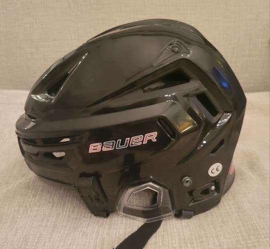 Large Bauer Re-Akt 155 Helmet (Used)