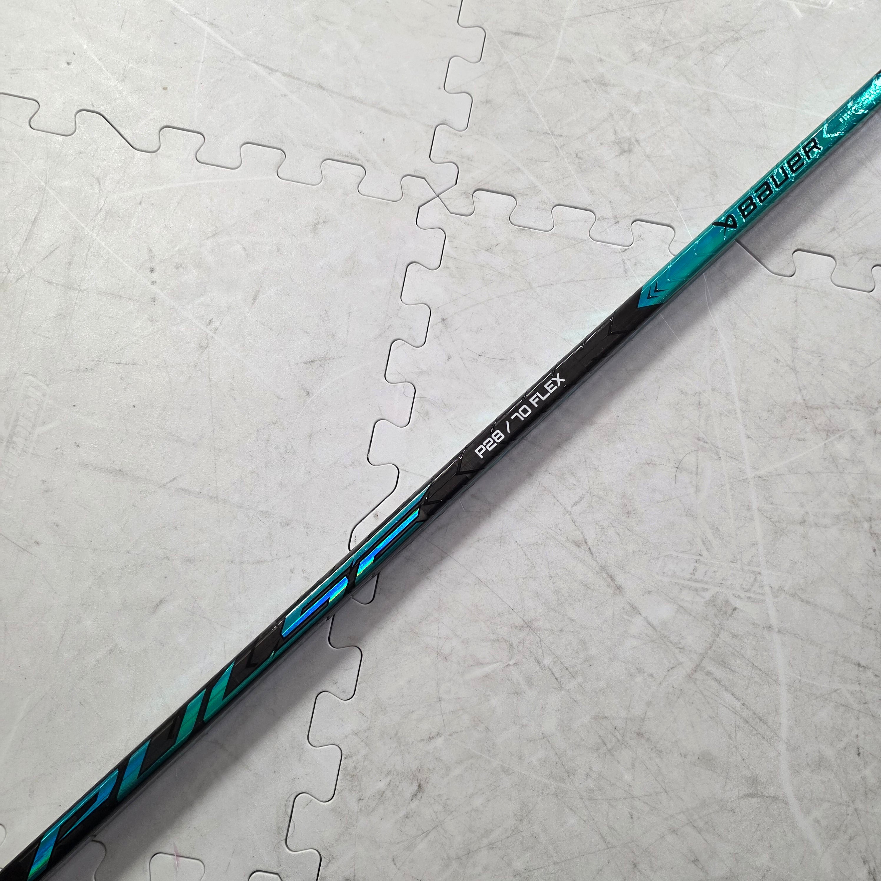 Single-Bauer Pulse RH P28 70 Flex Hockey Stick (New 