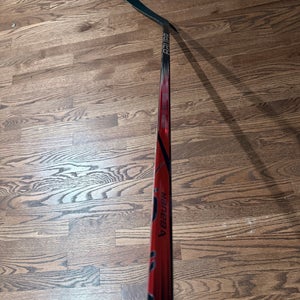 Red Junior Bauer Vapor Hyperlite 2 Left Hand Hockey Stick P92 40 Flex (Used)