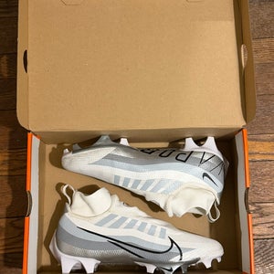 Nike Vapor Cleats (Size 9.5)