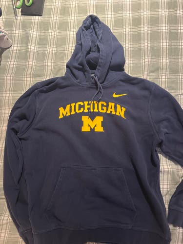 Michigan Men's XL Nike Sweatshirt (Used)