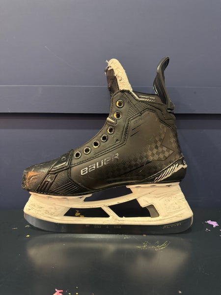 2024 Bauer Supreme Shadow Hockey Skates Wide Width Size 5 (Used)