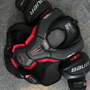 Medium Intermediate Bauer Vapor 3X Pro Shoulder Pads (Used)