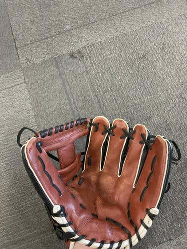 Used Wilson A550 BB/SB Glove RH Throw Brown 11 1/2" 11614-S000228782