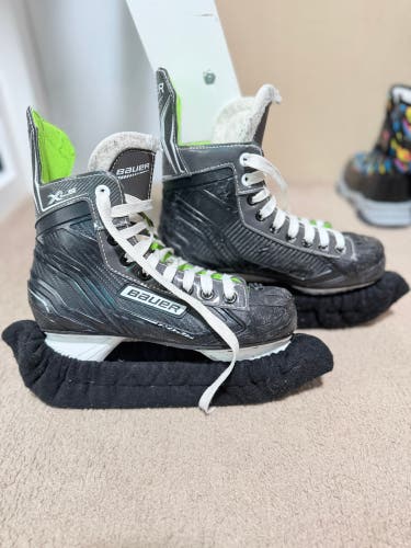 Bauer XLS Hockey Skates Regular Width Size 4 (Used)