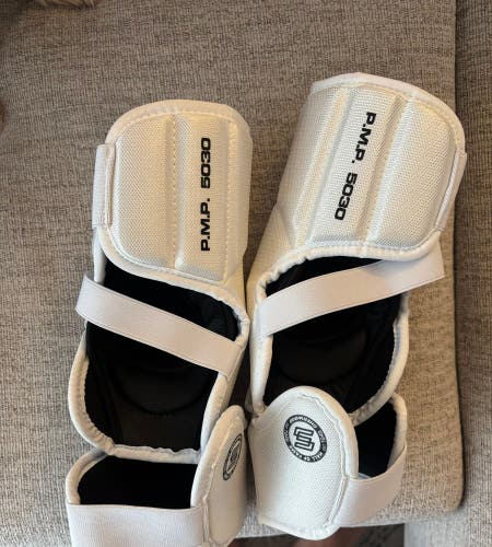 Senior Medium Sher-Wood 5030 Elbow Pads (New)