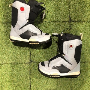Women's 9.0 Salomon Dawn Snowboard Boots (Used)