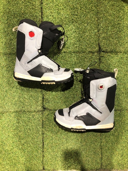 Women's 9.0 Salomon Dawn Snowboard Boots (Used)