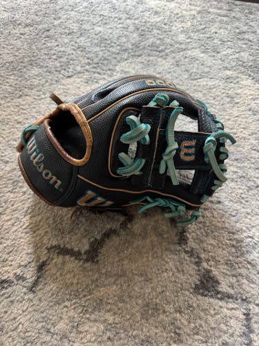 DP15 Wilson A2000 Baseball Glove 11.5" (Used)
