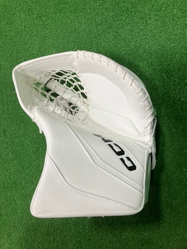 Senior CCM EFlex 6 Goalie Glove Regular