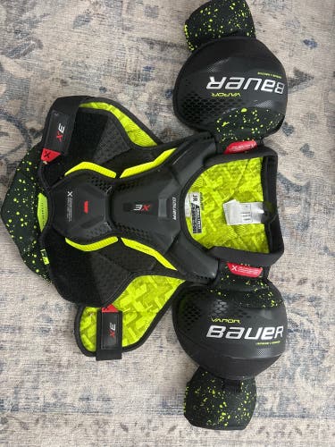Small Junior Bauer Vapor 3X Shoulder Pads (New)