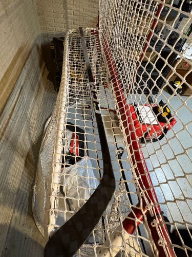 Intermediate CCM JetSpeed FT8 Pro Right Handed Hockey Stick P28 65 Flex (New)