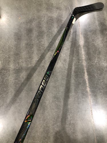 Junior Bauer Vapor FlyLite Hockey Stick Right Handed P92 50 Flex (Used)