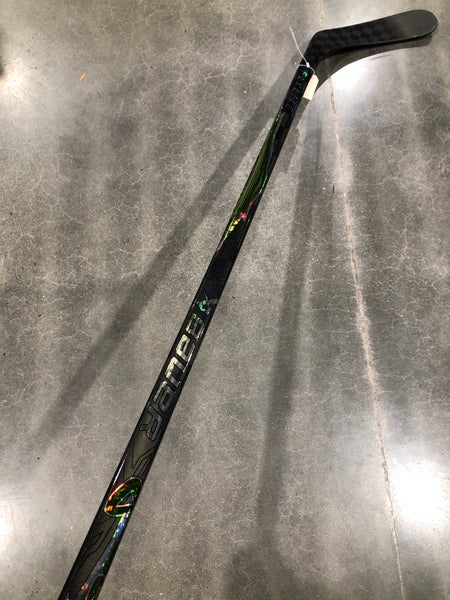 Junior Bauer Vapor FlyLite Hockey Stick Right Handed P92 50 Flex (Used)