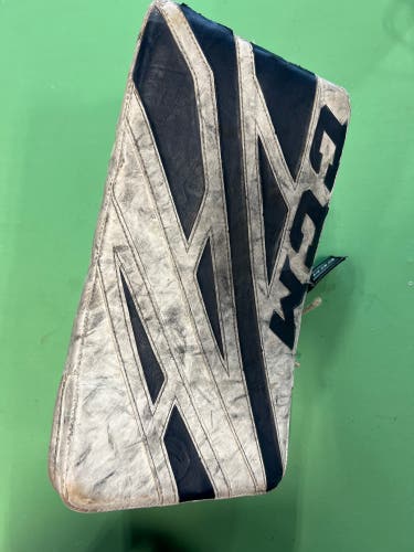 CCM Extreme Flex 4.5 Goalie Blocker | Intermediate