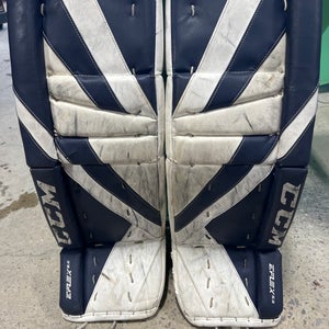 CCM Extreme Flex 5.5 Goalie Leg Pads | 33" Intermediate