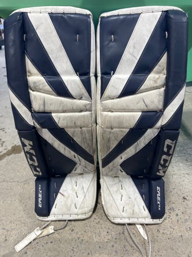 CCM Extreme Flex 5.5 Goalie Leg Pads | 33" Intermediate