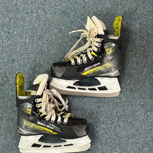 Youth Bauer Vapor X4 Hockey Skates Regular Width 12.5 (Used)