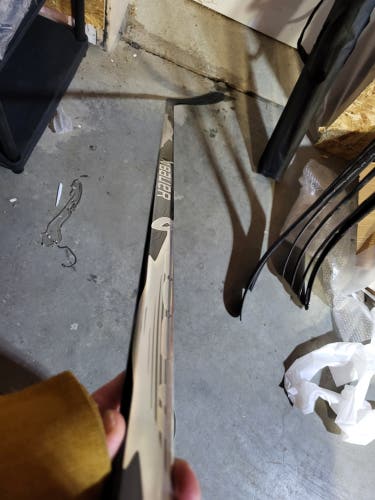 Silver Senior Bauer Vapor FlyLite Right Handed Hockey Stick P28 87 Flex (New)