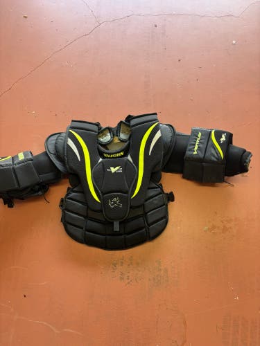 Medium Vaughn Ventus LT85 Goalie Chest Protector (Used)
