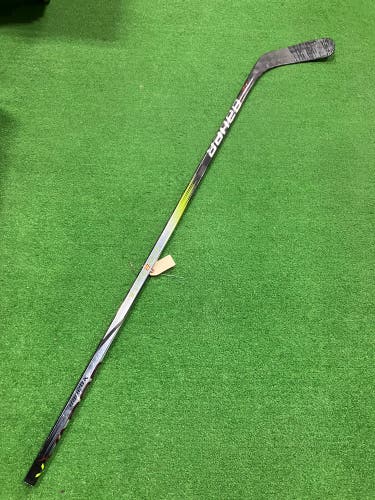 Senior Bauer Vapor Hyperlite 2 Hockey Stick Right Handed P90TM 87 Flex (Used)