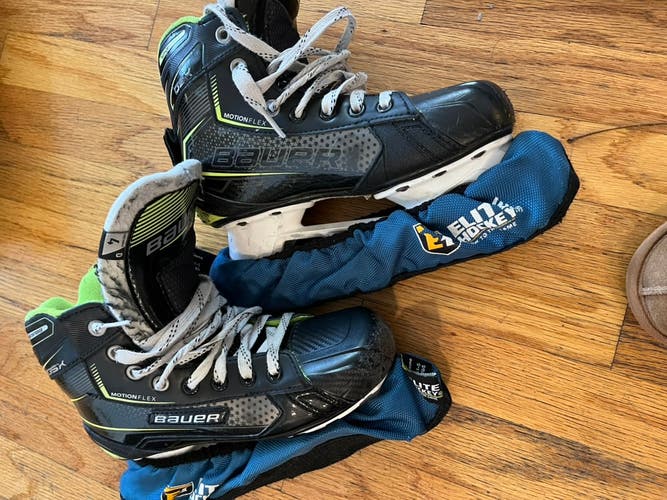 Bauer GSX Hockey Goalie Skates Regular Width Size 4 (Used)