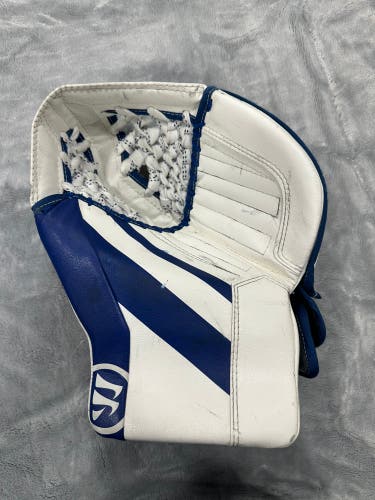 White Junior Warrior Ritual GT2 Goalie Gloves & Blockers Regular (Used)
