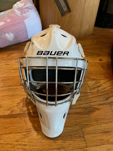 Junior Small Bauer 930 Goalie Mask with Bag (Used)