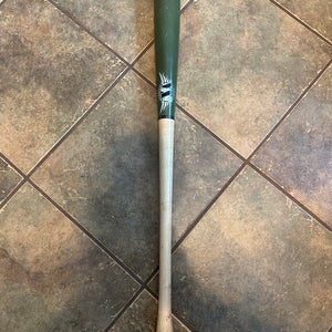 M^Powered M110 Maple Bat 30 oz 33" (Used)