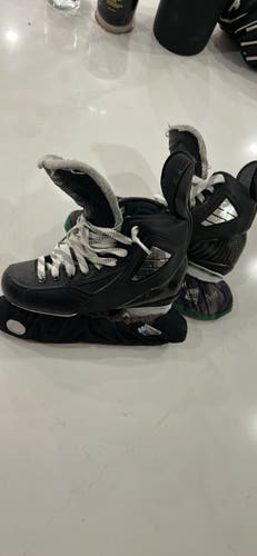 True Pro Custom Hockey Skates 5.5 (Used)
