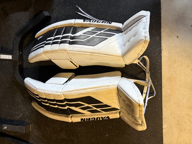 36" Vaughn Velocity V8 Regular Goalie Full Set (Used) v9 glove and blocker