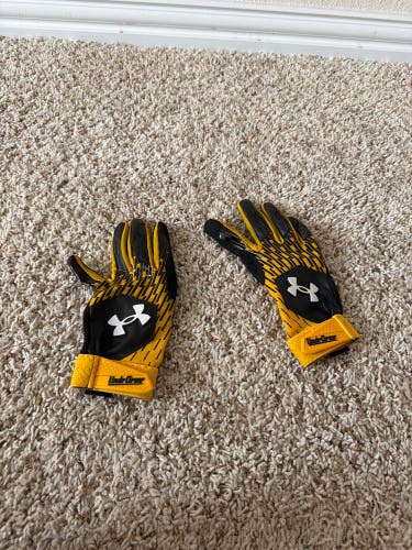 Small Under Armour clean up Batting Gloves (Used)