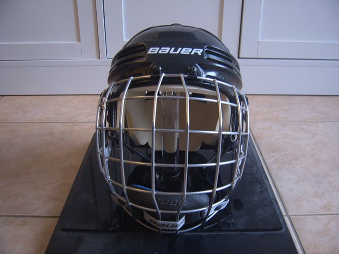 Excellent Condition Bauer BHH4500 Hockey Helmet sz Medium Black w/4500 Cage
