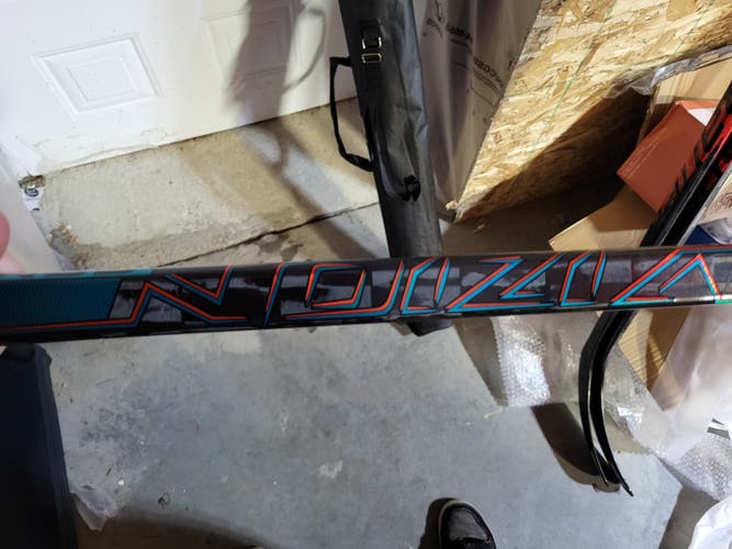 Senior CCM Vizion Right Handed Hockey Stick P29 85 Flex (New)