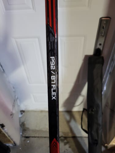 Red !! Senior Bauer Pulse Right Handed Hockey Stick P92 87 Flex (New)