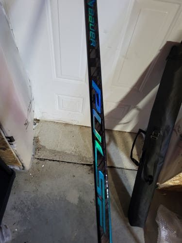 Teal stock color Senior Bauer Pulse Left Hand Hockey Stick P28 70 Flex (New)