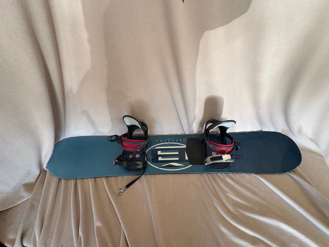 Burnt 144cm Snowboard All Mountain With Bindings 144 cm (Used)