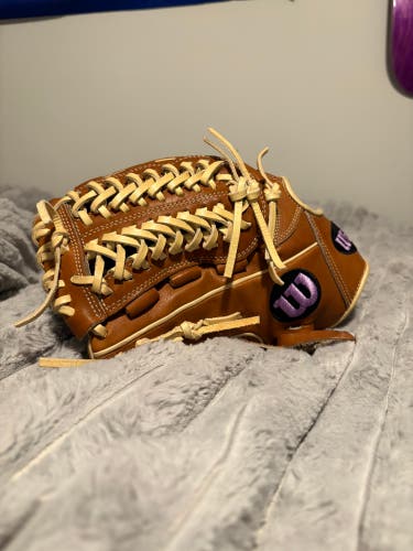 Wilson A2000 D33 LH Pitcher's Baseball Glove 11.75" (Used)