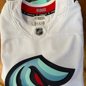 White Size 46 Men's Jersey (New)